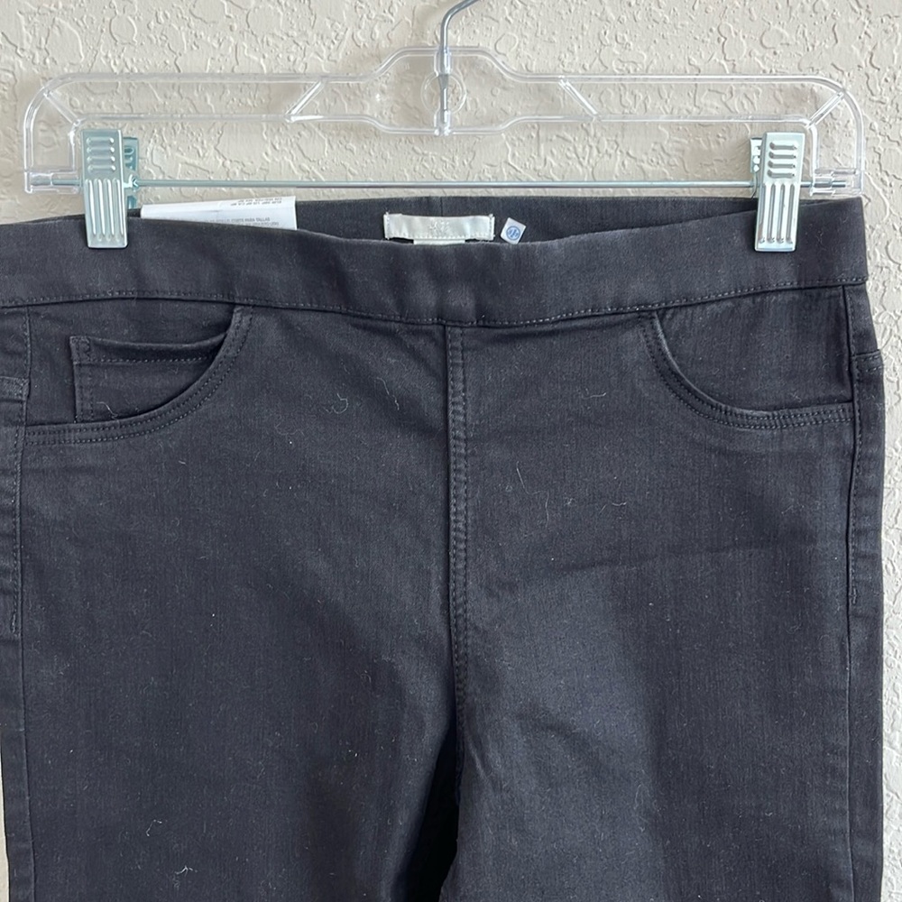 H & M. Black Skinny Petite stretch Denim pull ups , no Zipper, size 8P jeans